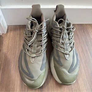 Adidas Alphabounce Boost  99% new Mens size US 8 ½